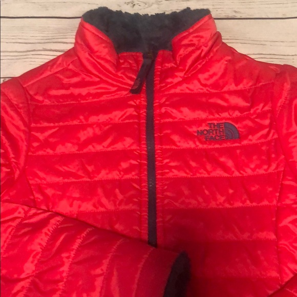 The North Face girls reversible puffer jacket - Picture 2 of 16
